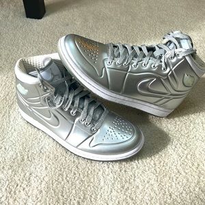 Jordan 1s retro silver